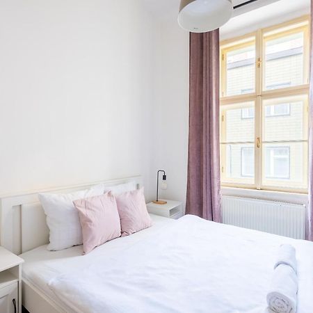 Budget Reznicka Apartment Prague Luaran gambar