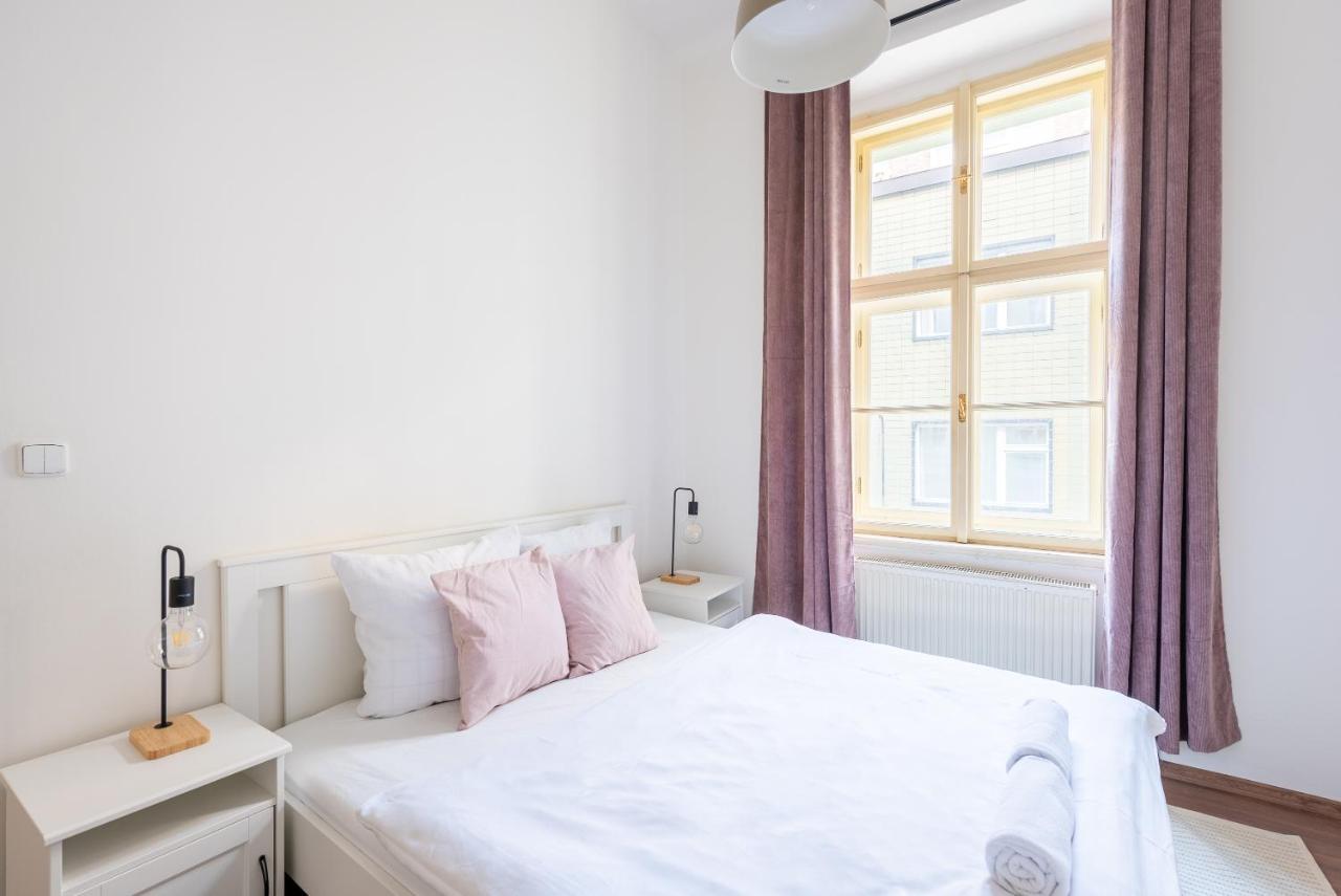 Budget Reznicka Apartment Prague Luaran gambar